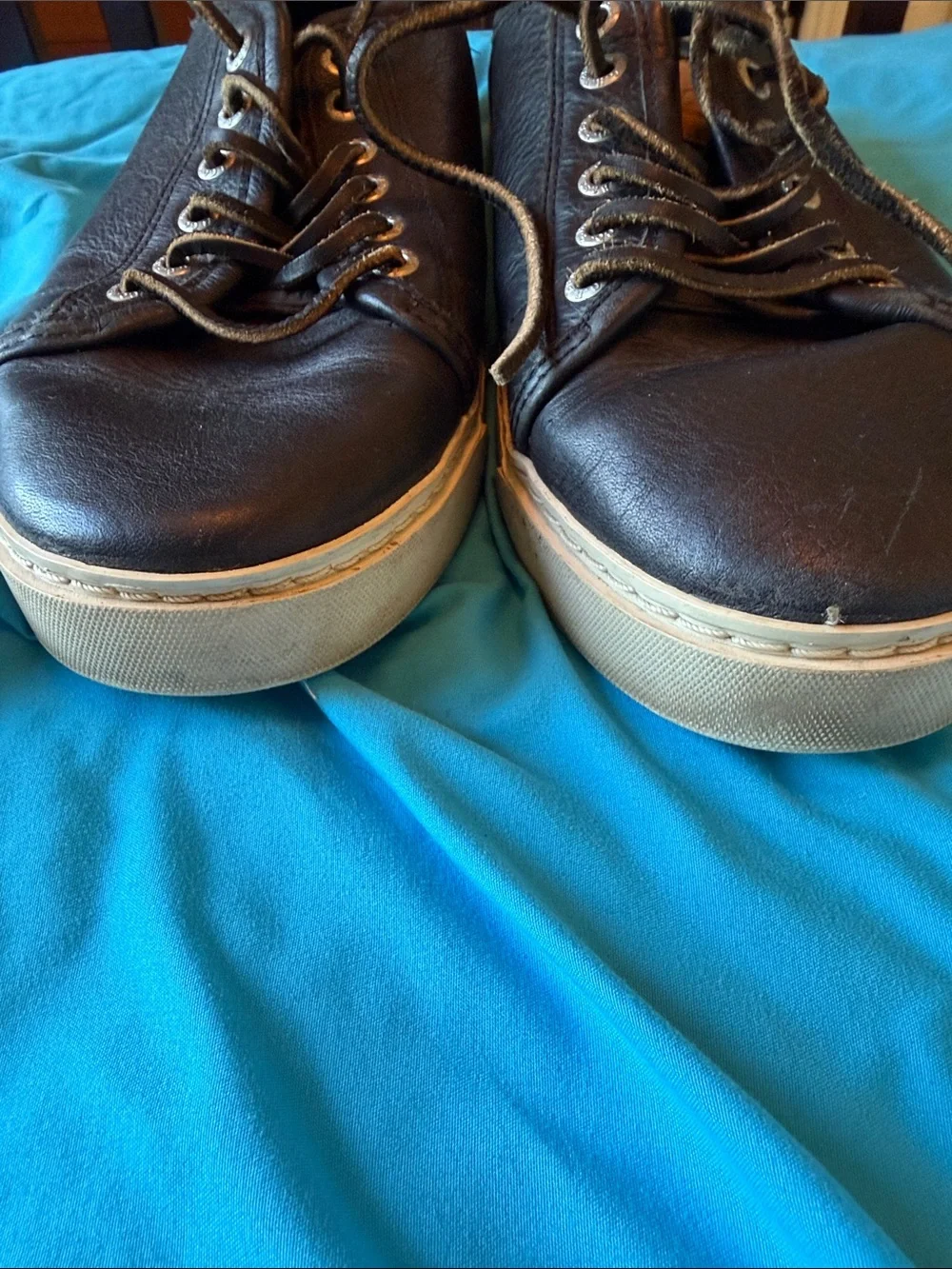 G.H. Bass & Co. Black Leather Boat Shoes. Mens 8.5. Leather laces.